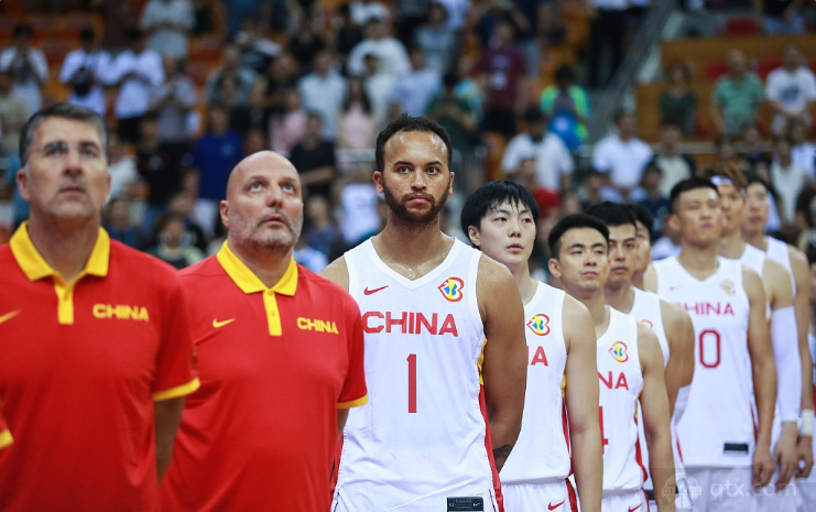 中国男篮在与塞尔维亚男篮的比拼中面临明显的劣势